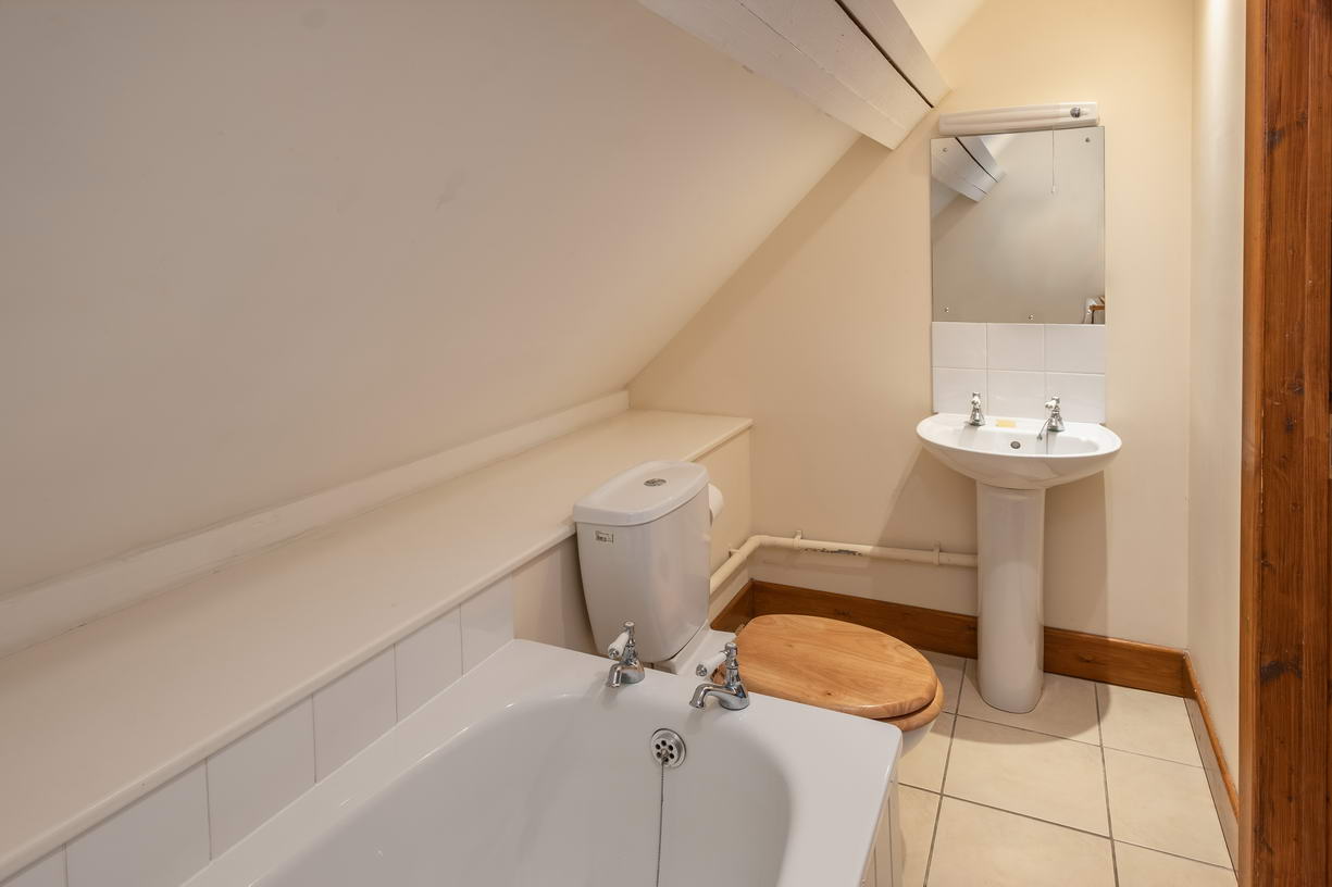 Mill Cottage ensuite with bath