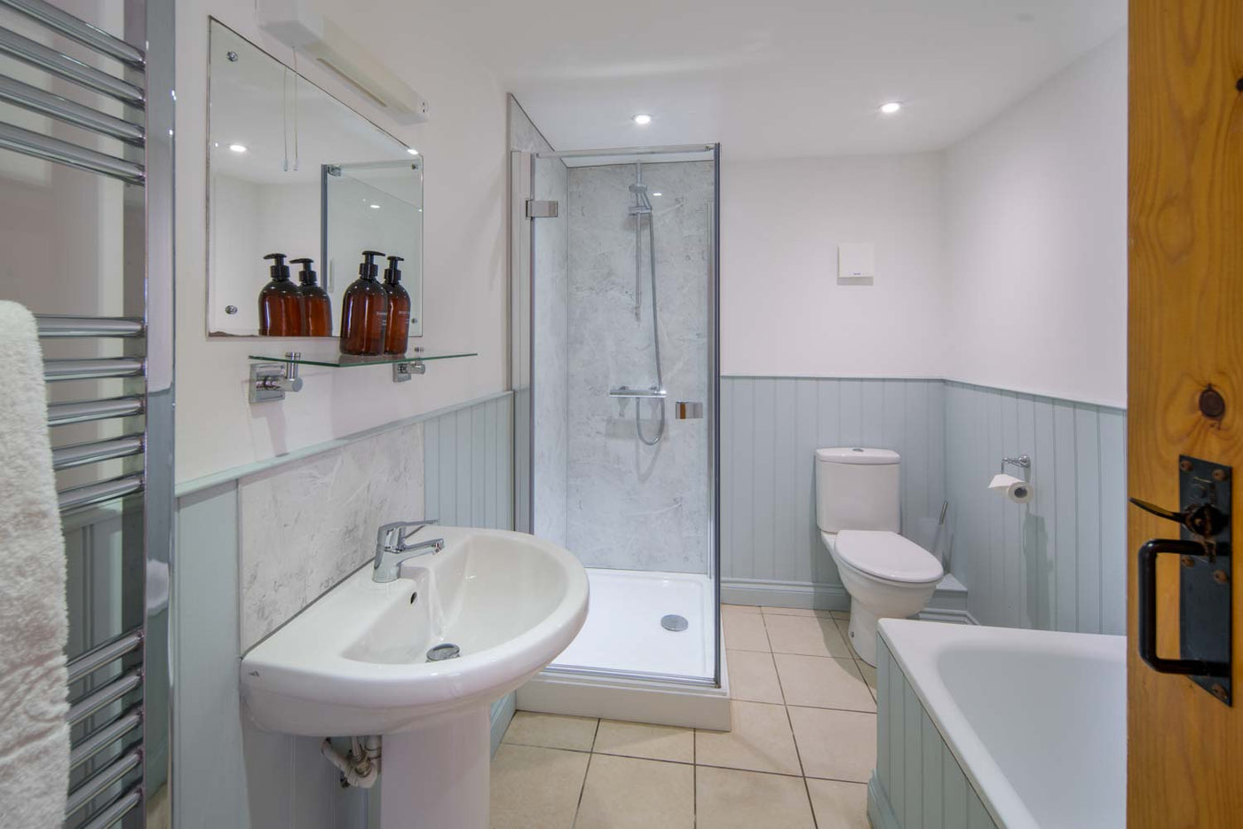 Barn Cottage bathroom