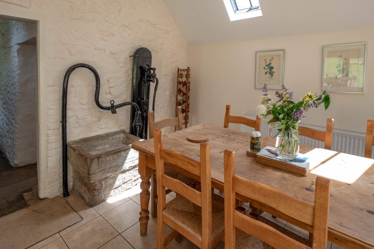 Dining room pump feature