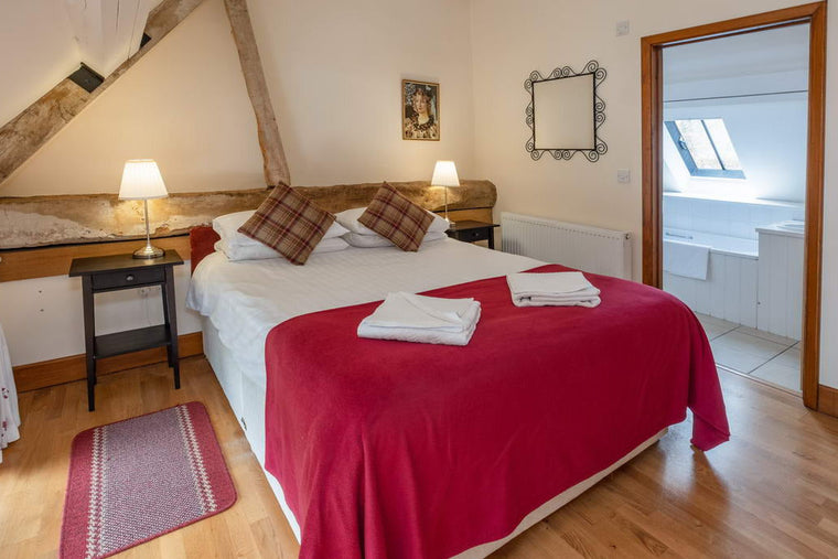 Private ensuite room  £535