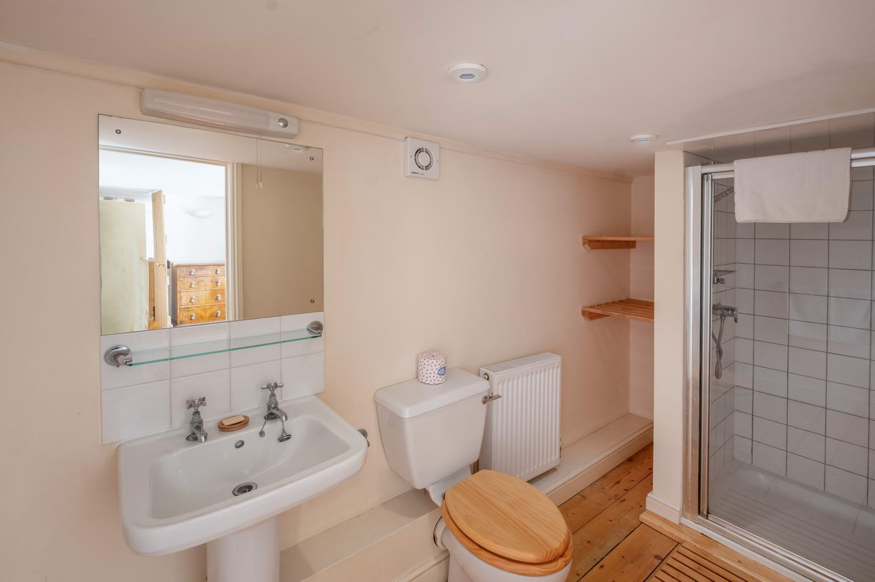 First floor ensuite bathroom Little Mersley Farmhouse